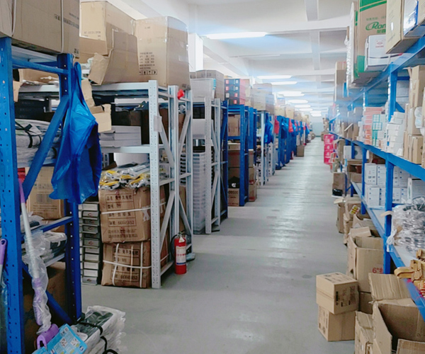 喜爱家百货仓库实景